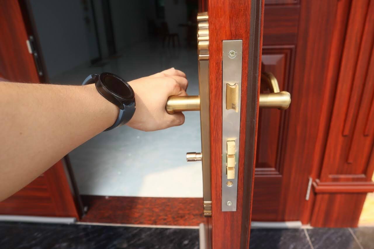  Lắp Đặt Cửa Thép Vân Gỗ